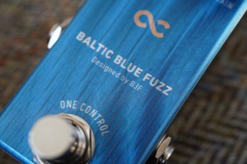 製品レビュー　ONE CONTROL BALTIC BLUE FUZZ